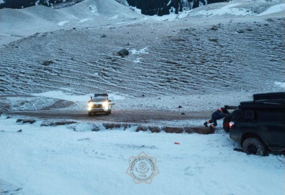 Ночная операция в горах Казахстана: семья с детьми найдена в снегу