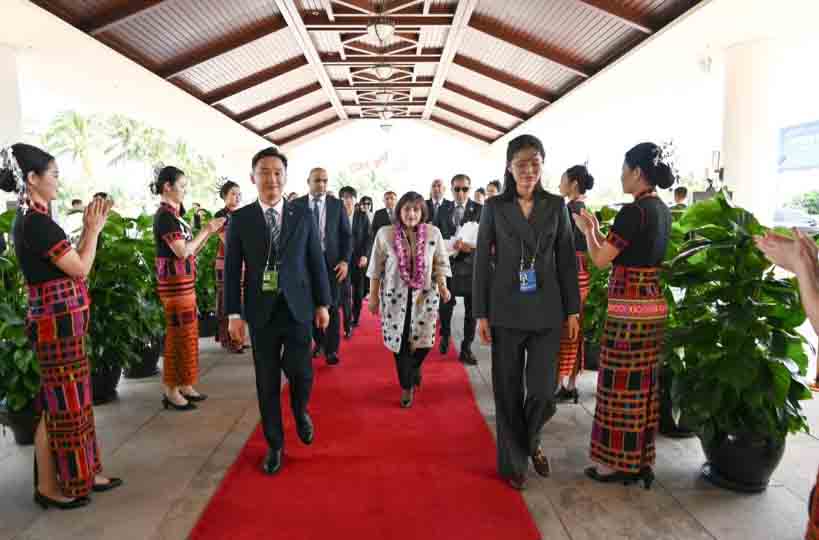 Сахиба Гафарова находится с визитом в Китае