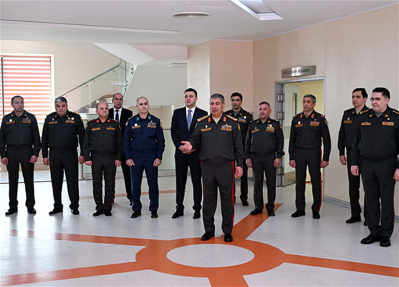 Руководство минобороны Азербайджана посетило военный госпиталь