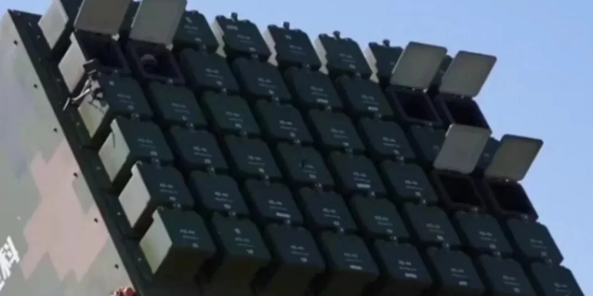 В Китае впервые показали мобильную систему роевого боя БПЛА "Атлас"