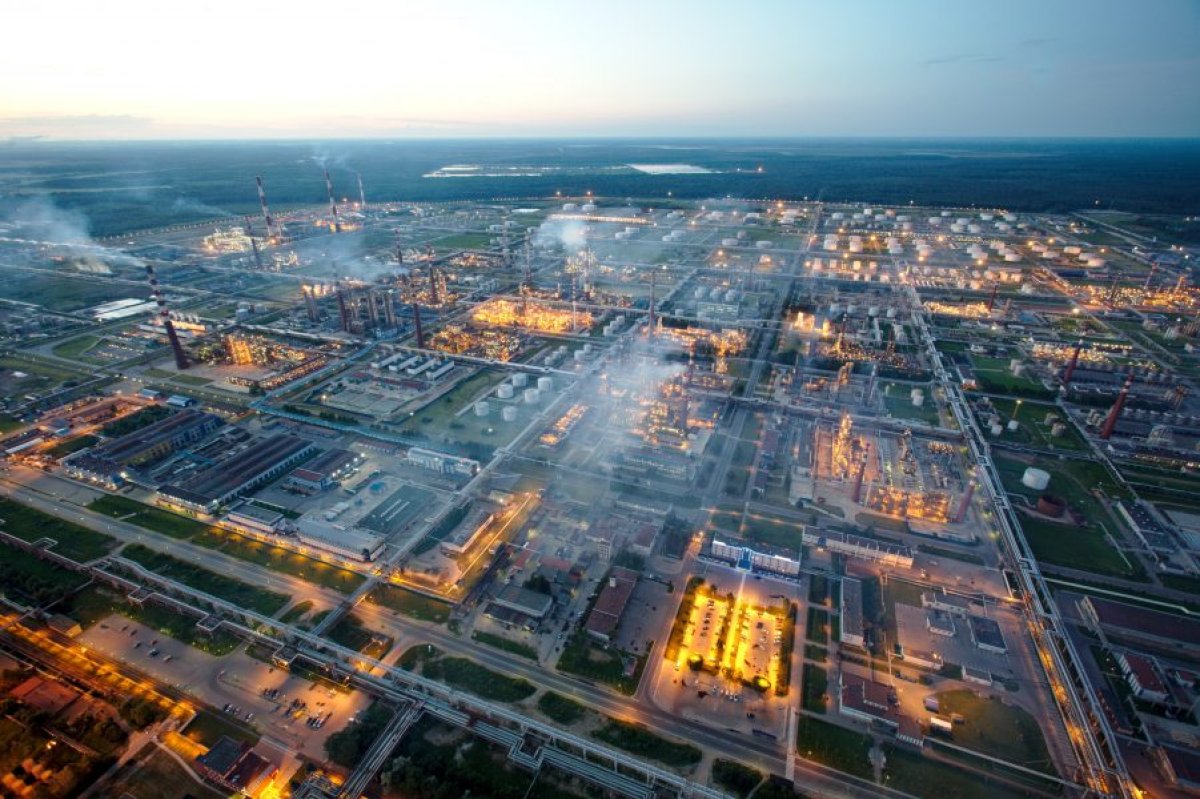 Атакован крупнейший нефтезавод России