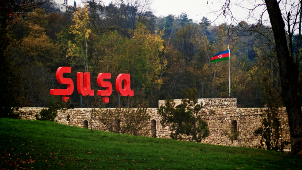 Группа международных путешественников прибыла в Шушу