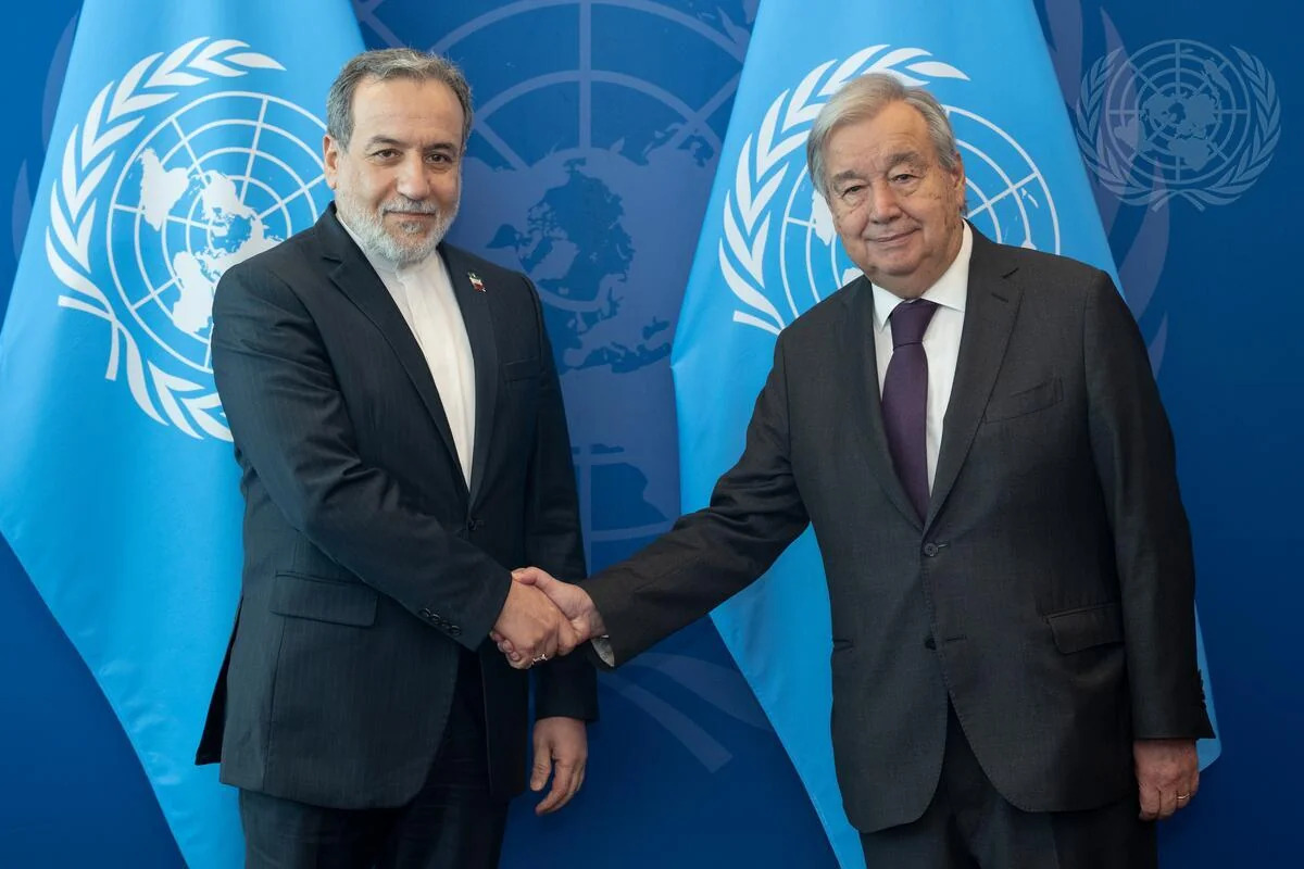 Арагчи и Гутерриш обсудили по телефону ситуацию в Ормузском проливе