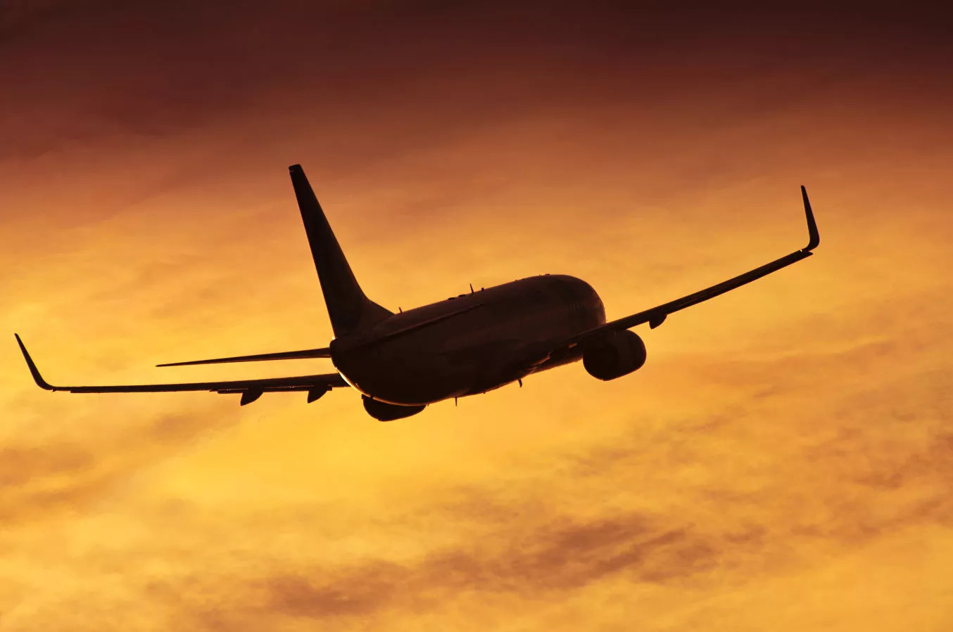 Пассажирский самолет и вертолет ВВС едва не столкнулись в США