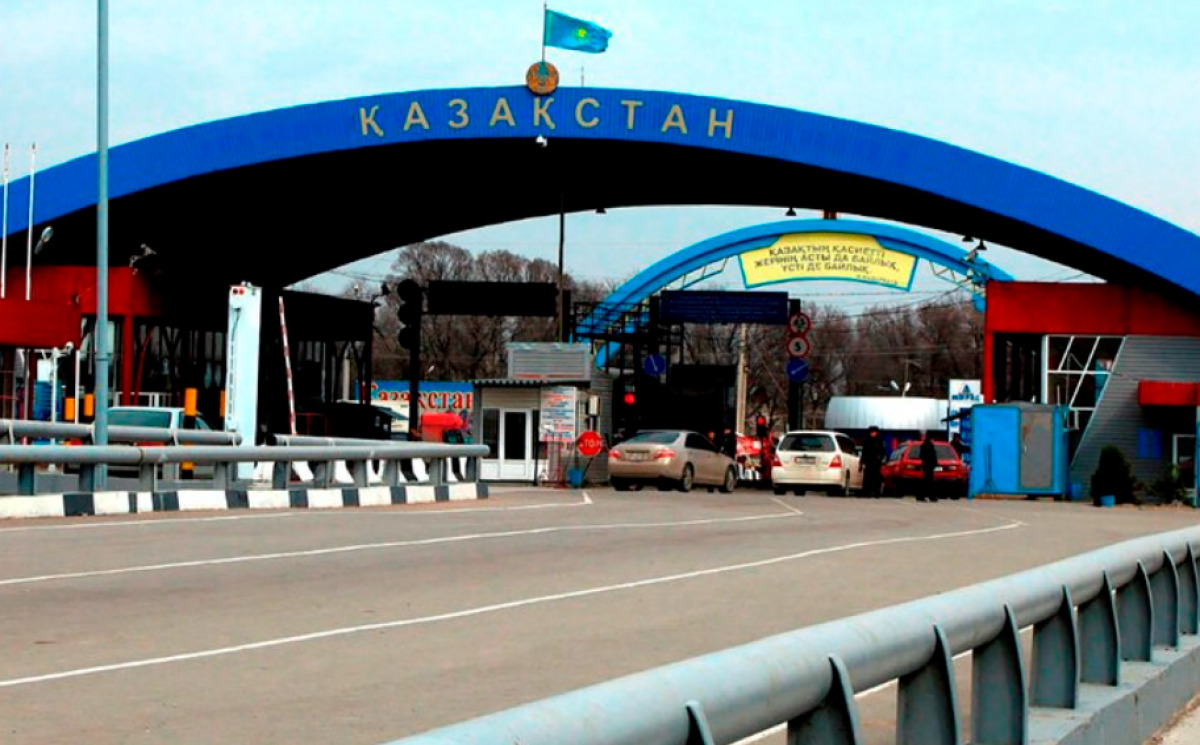 Казахстан закрыл границу с Россией