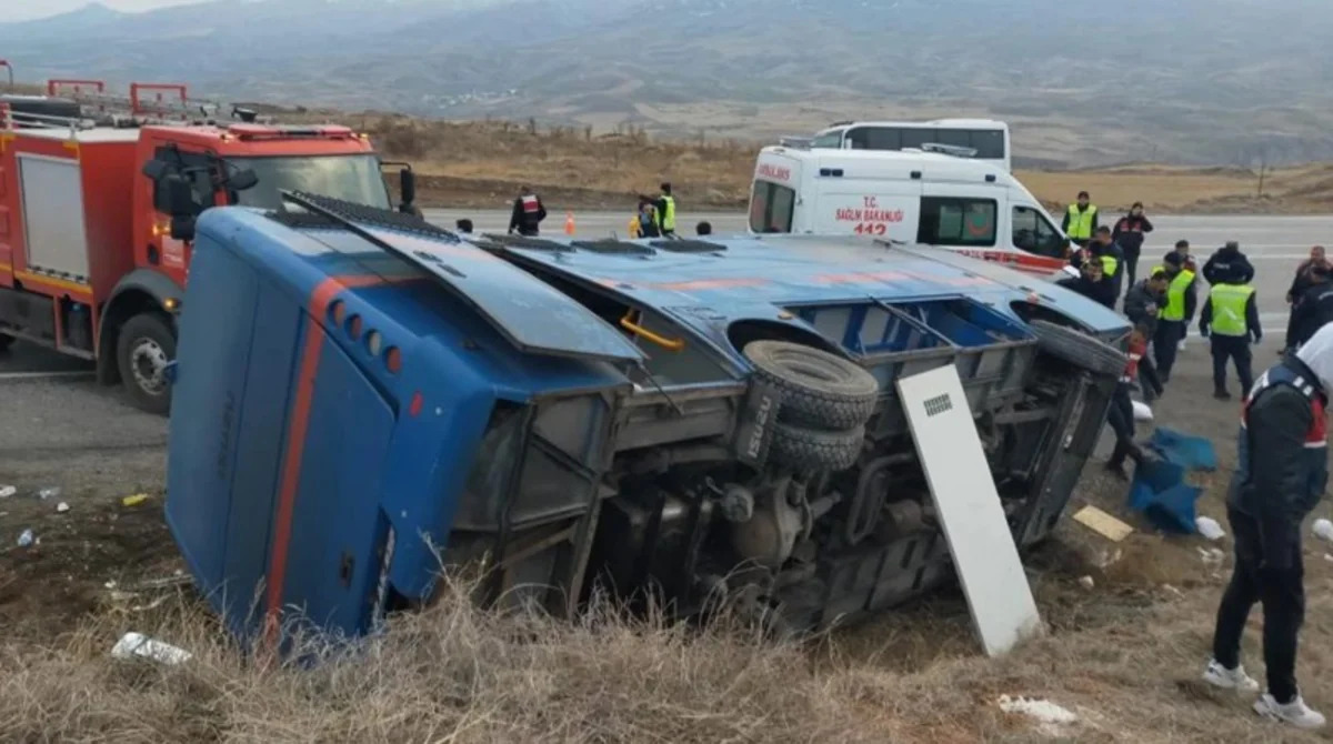 В Турции произошло ДТП с участием автомобиля, перевозившего заключённых