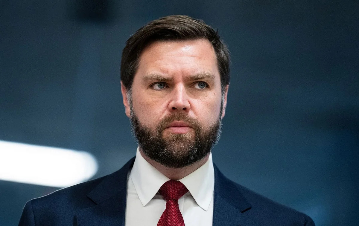 Вэнс заявил о намерении разобраться с документами об НЛО