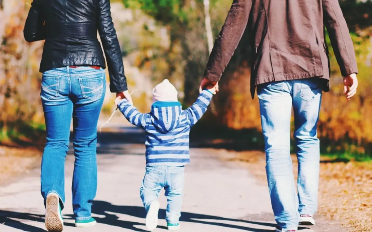 В Азербайджане 856 детей переданы на усыновление