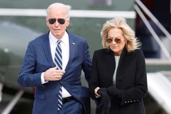 Охранник жены Байдена случайно выстрелил себе в ногу