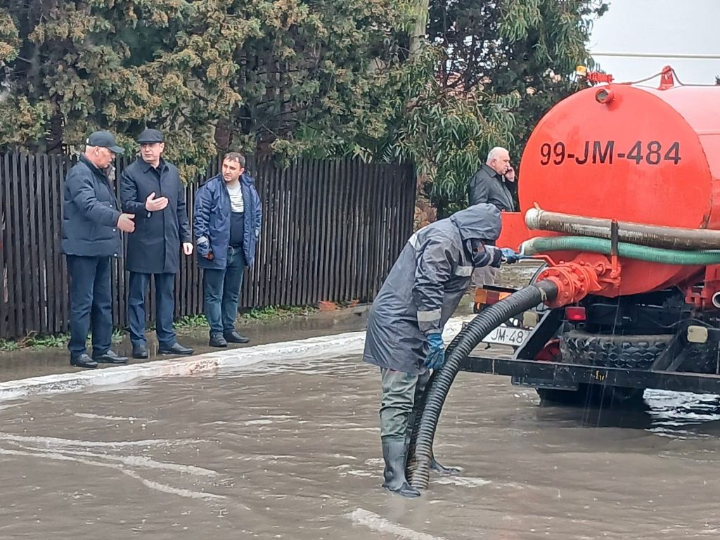 Справляются ли ливневые коллекторы с дождями в Баку? Главы ИВ проверили на местах