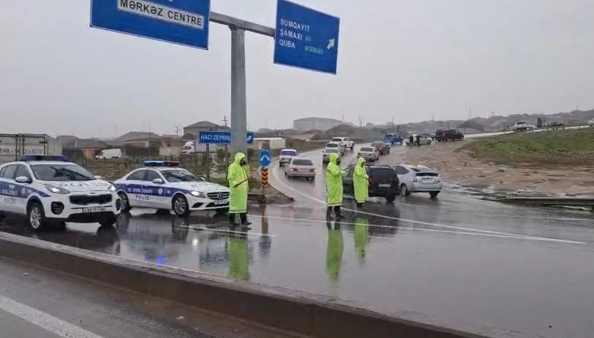 Дорожная полиция обеспечивает безопасность на дорогах в условиях затяжных дождей