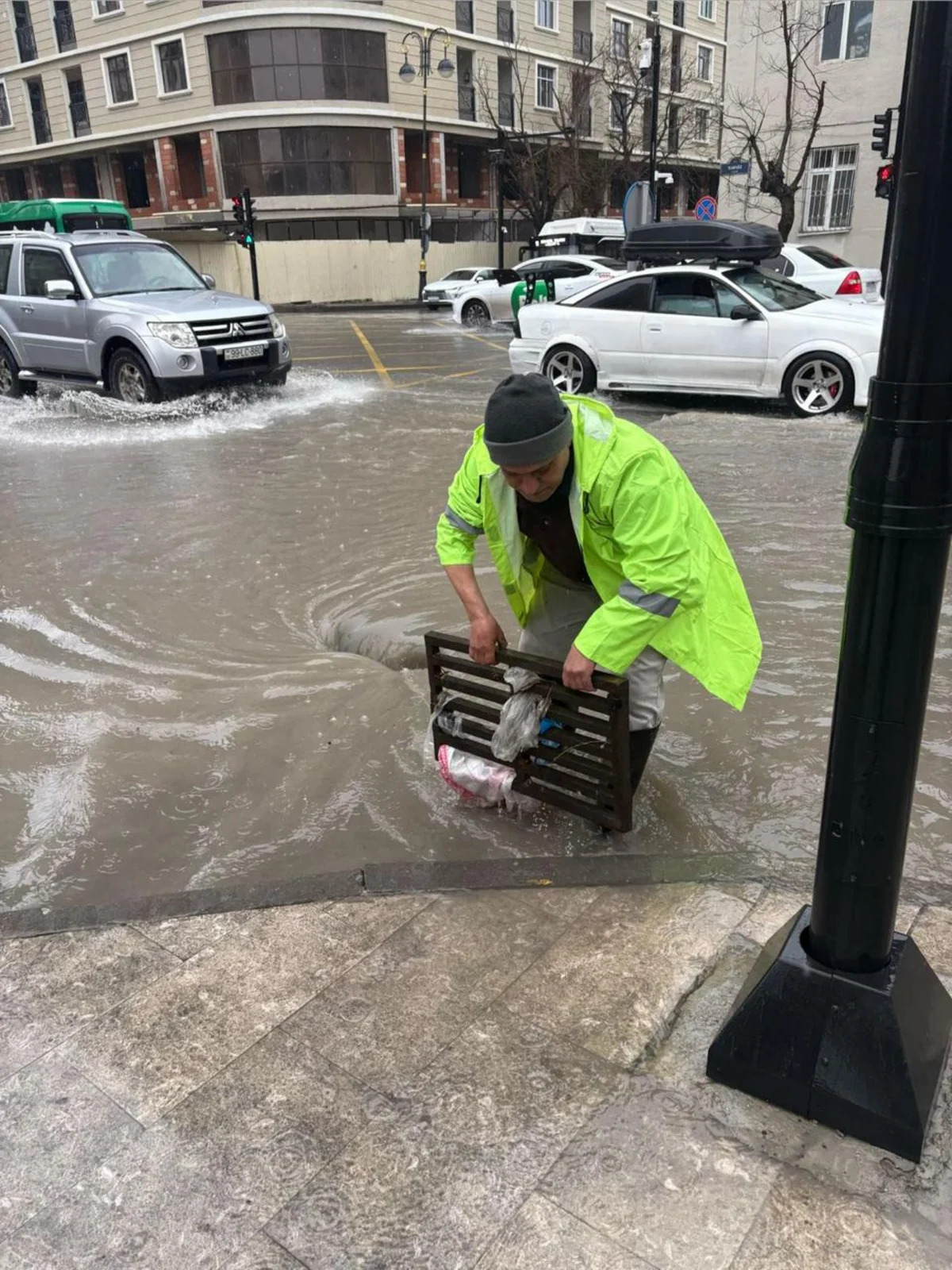 Коммунальные службы в Баку работают в усиленном режиме