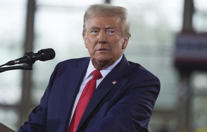 Трамп: Иран атаковал авианосец США с 17 разных сторон