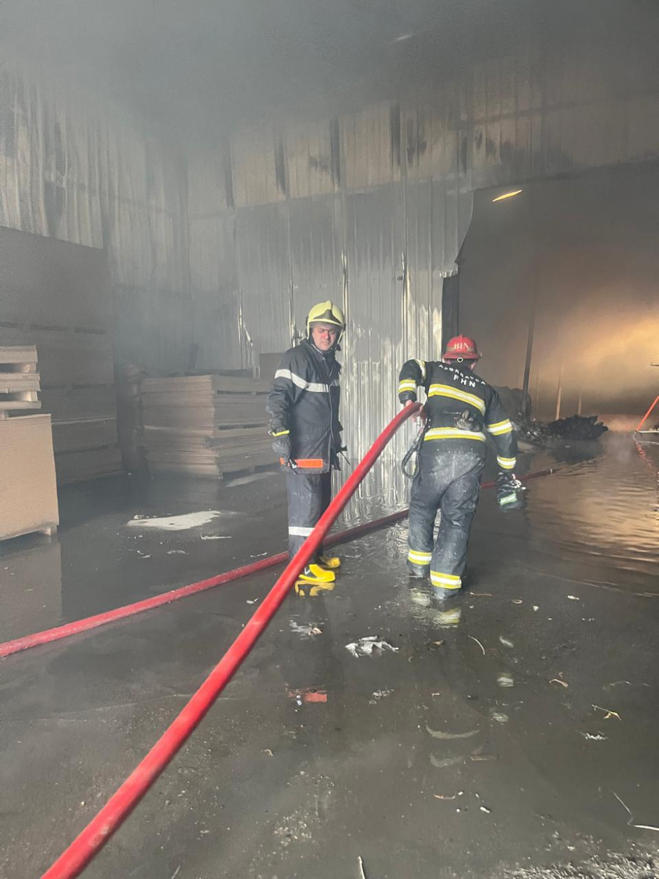 Пожар на складе в Баку локализован