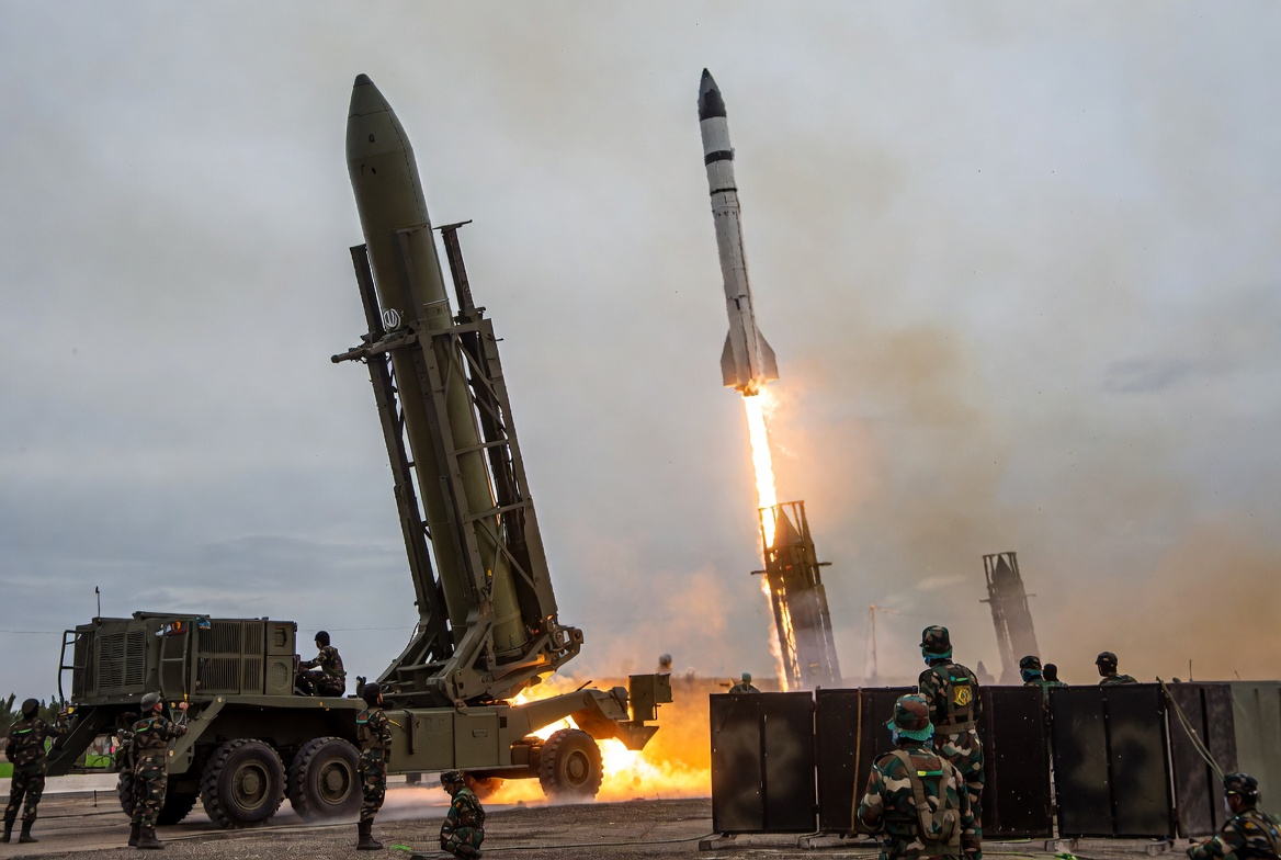 Иранская армия обстреляла радарные станции США в ОАЭ