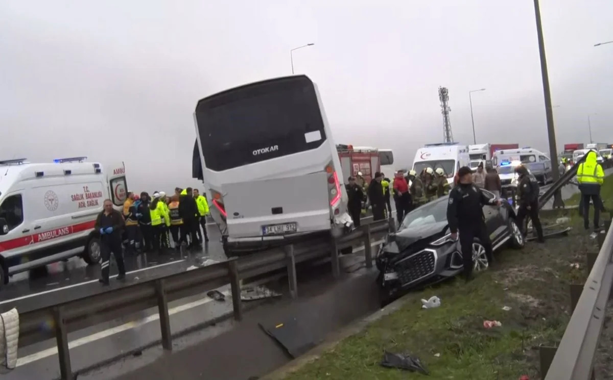 В Стамбуле в результате ДТП с полицейским автобусом пострадали 30 человек