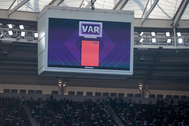 76% болельщиков клубов АПЛ выступают за отмену VAR - Sky Sports