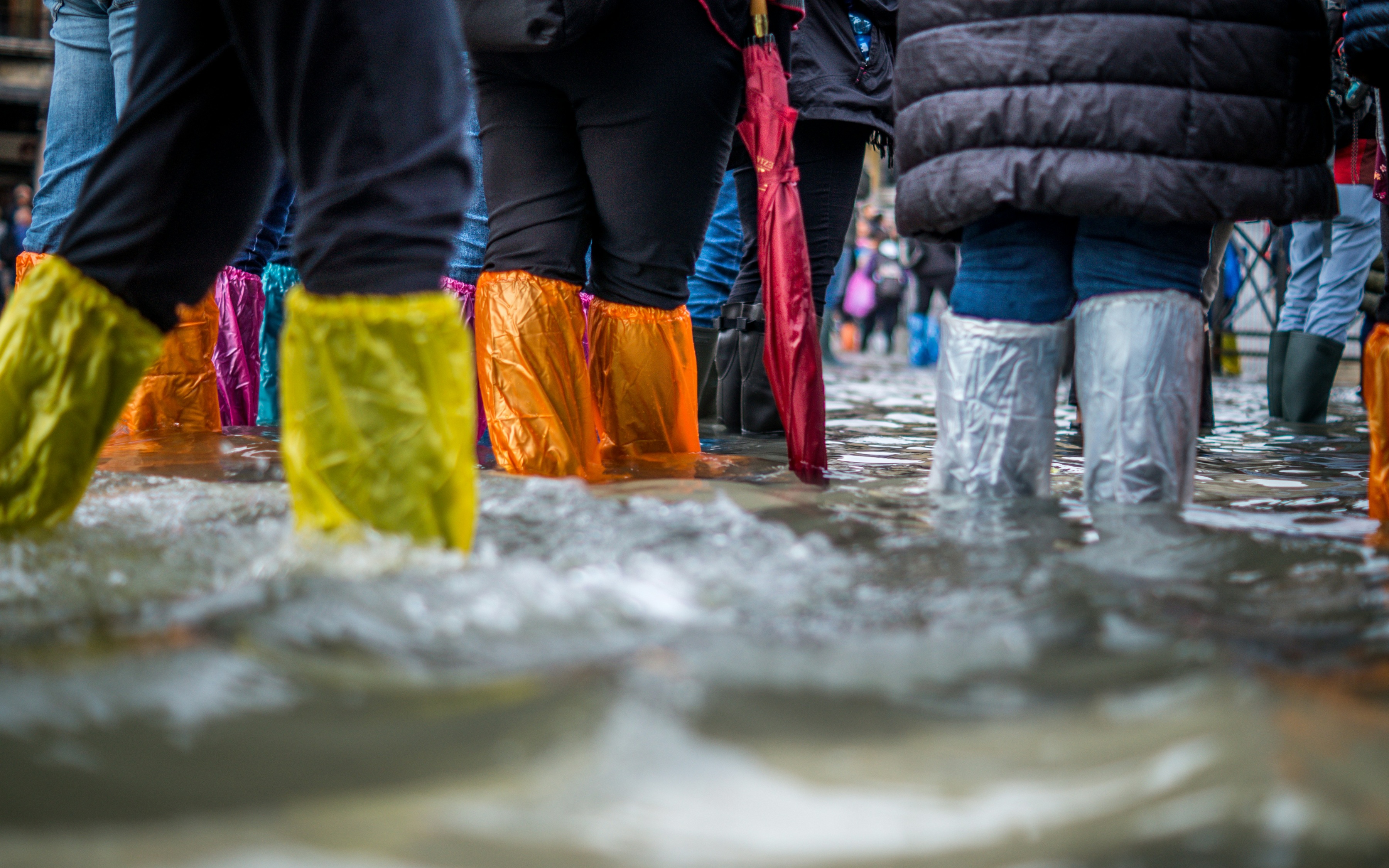 В 50 многоквартирных домах Махачкалы закончили откачивать воду