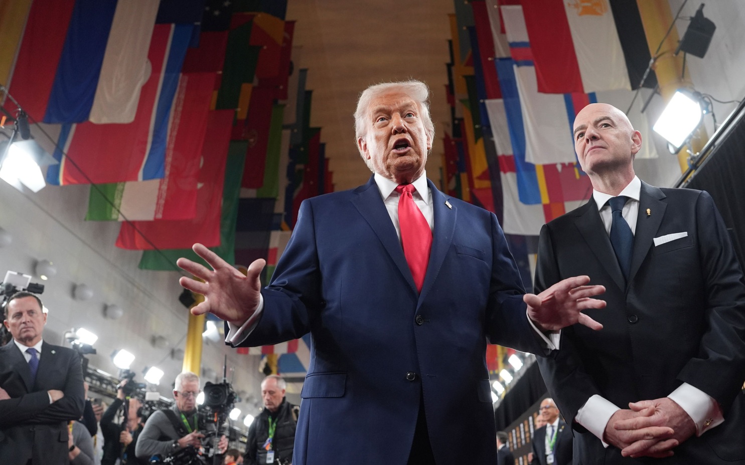 Трамп заявил, что власти Ирана выполнят все требования США или лишатся страны