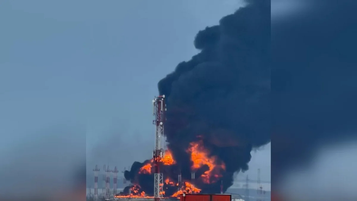 
В Татарстане вспыхнул пожар на нефтехимическом заводе
