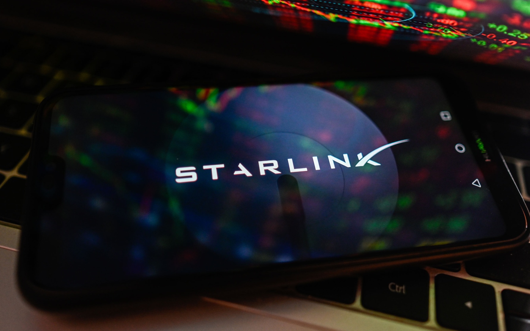 Starlink утратила связь с одним из спутников на орбите