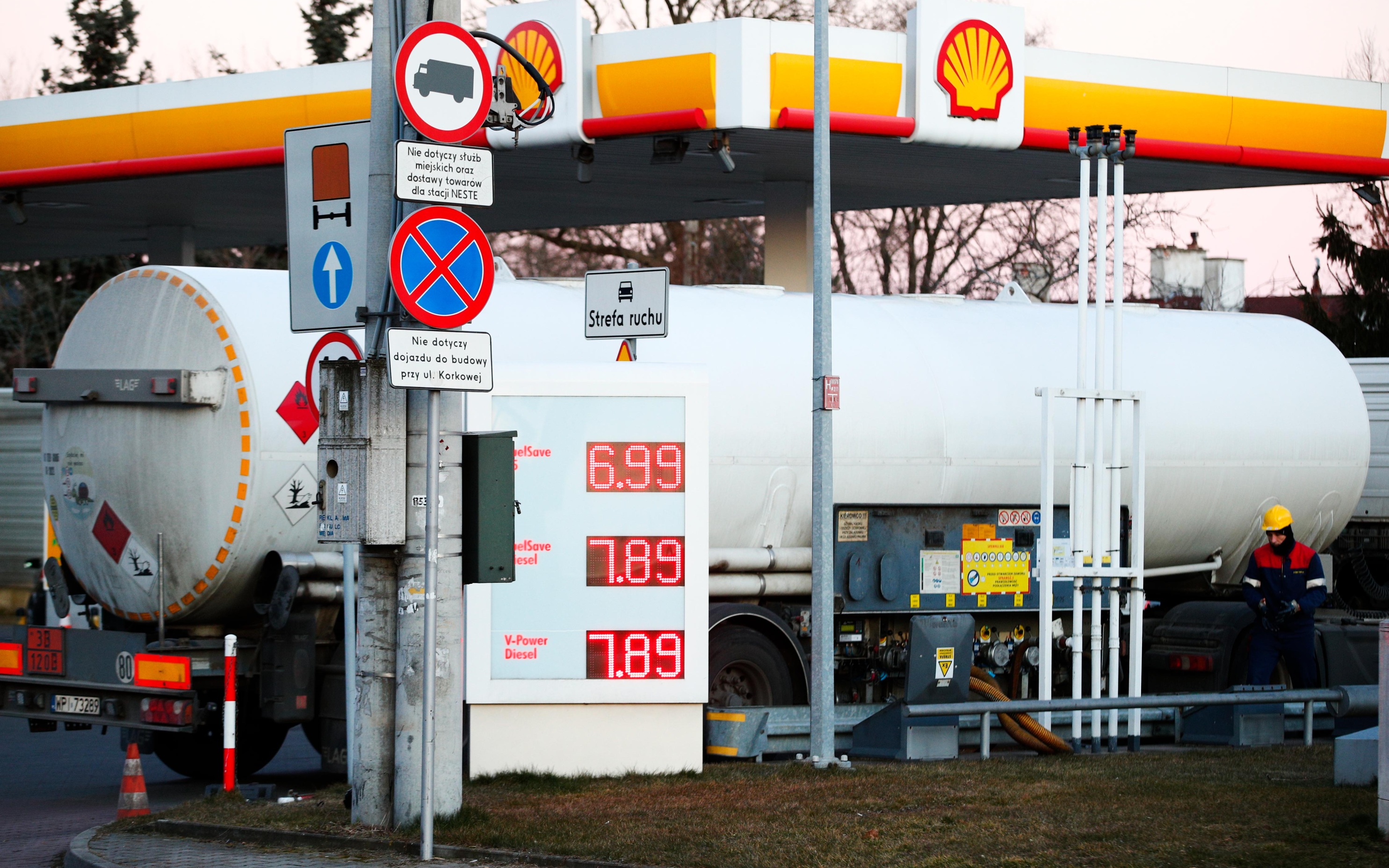 Еврокомиссия призвала Евросоюз экономить дизельное и авиационное топливо