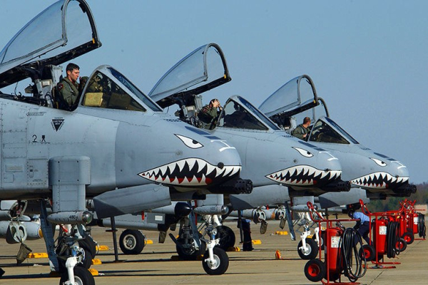 Американских самолетов на Ближнем Востоке прибывает