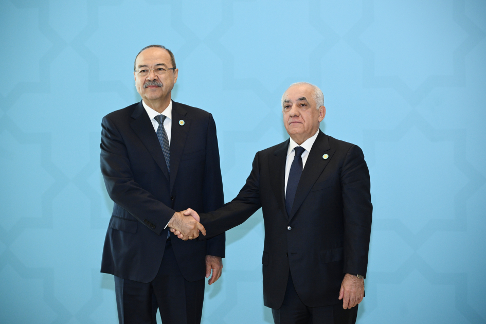 
Главы правительств/вице-президент государств-членов ОТГ встречаются в Баку