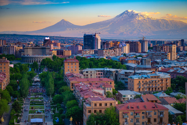 Москва: Армяне грезят о лучшей жизни, их искушают