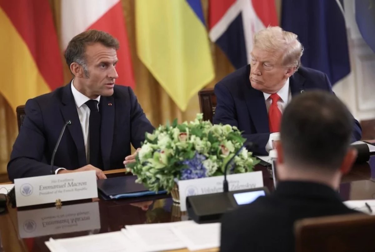 Макрон отреагировал на неуместную шутку Трампа 
