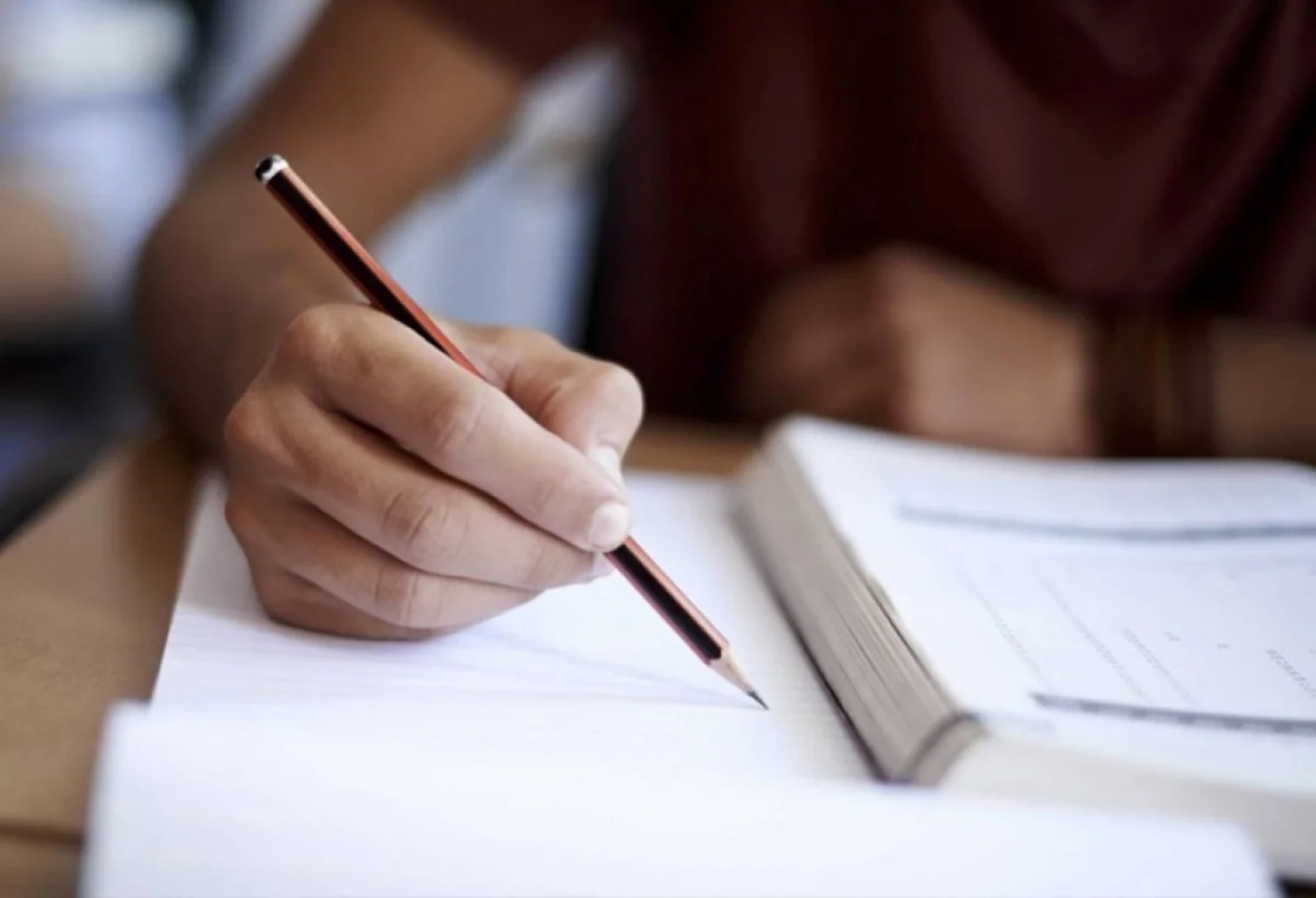 
Вступительный экзамен на административные должности госслужбы назначен на 5 апреля