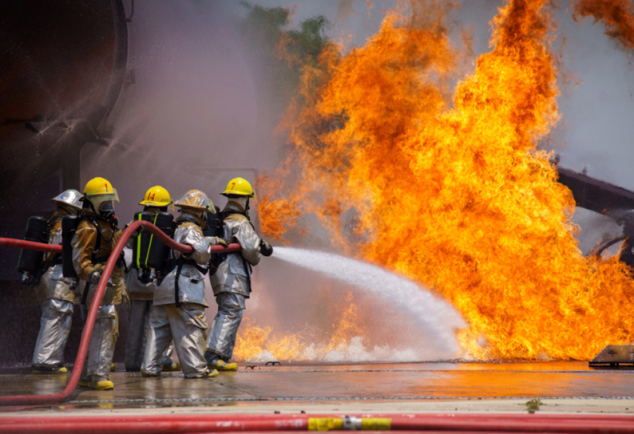 Газовый комплекс Хабшан в ОАЭ приостановил работу из-за пожара после падения обломков