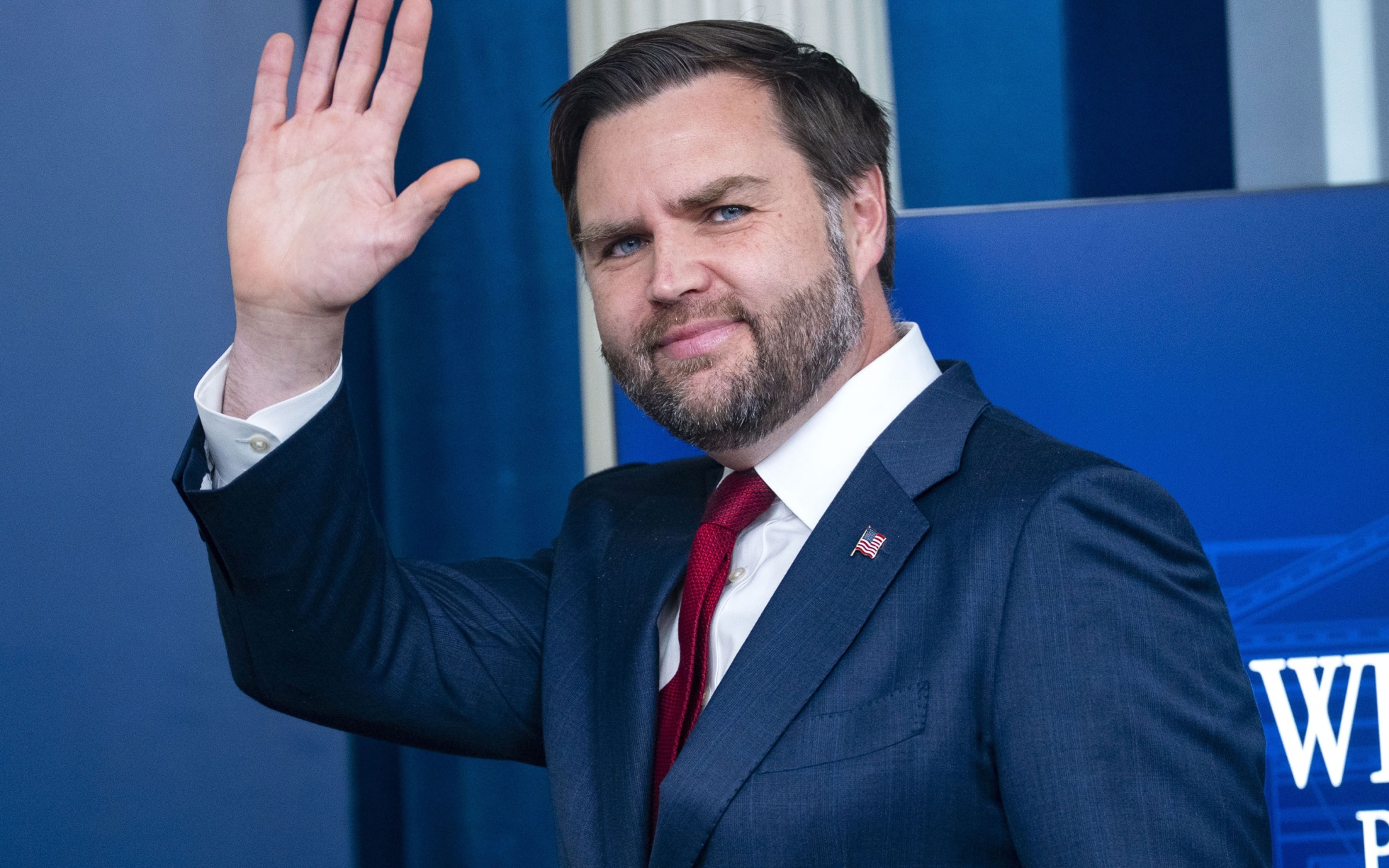 Книга вице-президента США Вэнса о религии побила рекорд по онлайн-заказам