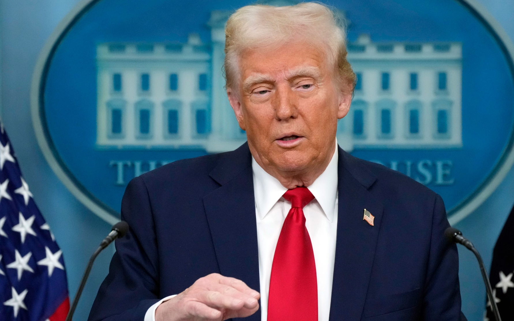 El Pais обратила внимание на состояние Трампа во время речи об Иране