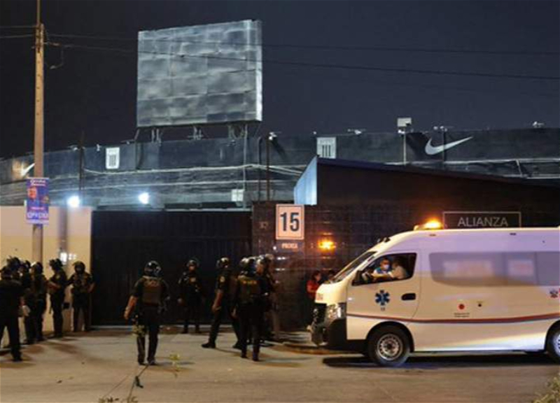 При обрушении на стадионе в Перу пострадали десятки людей