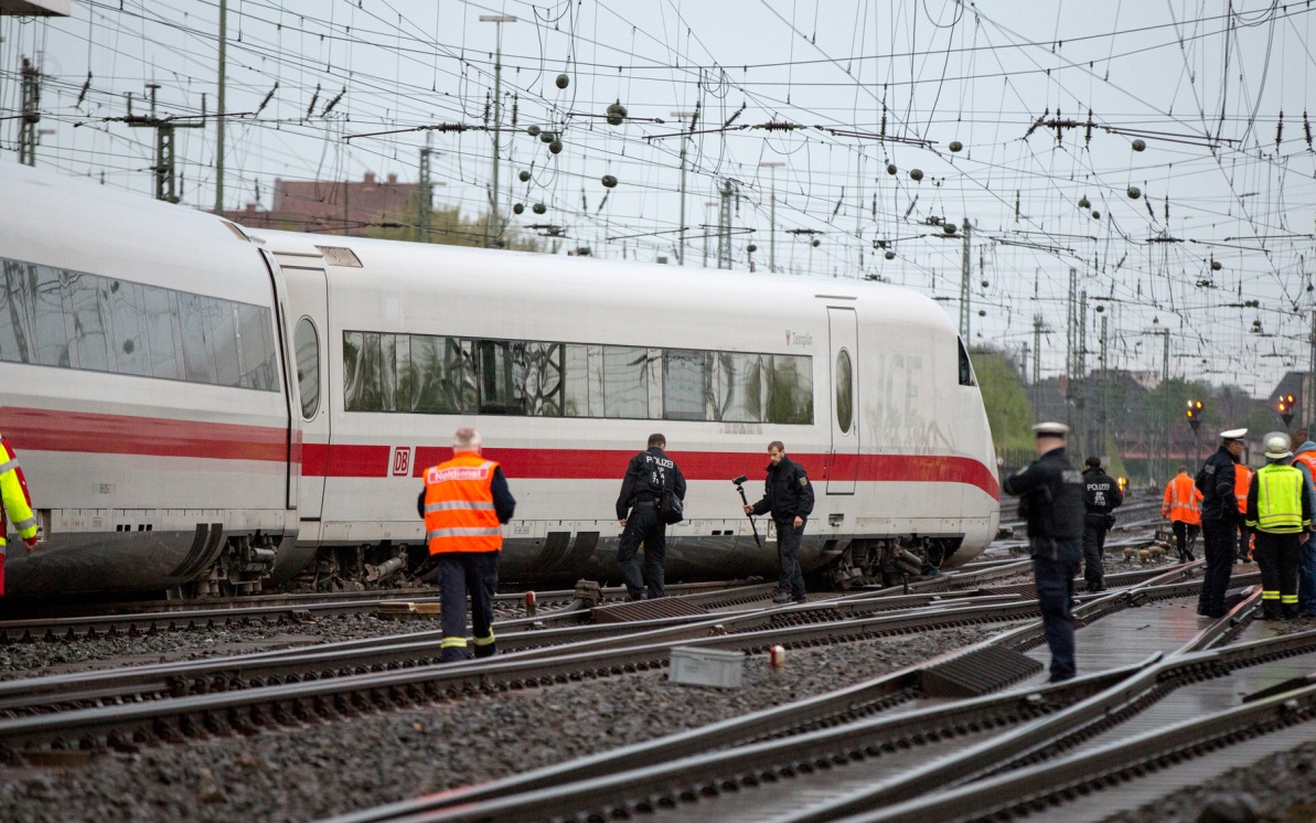 Мужчина устроил взрыв в поезде в Германии, пострадали 12 человек