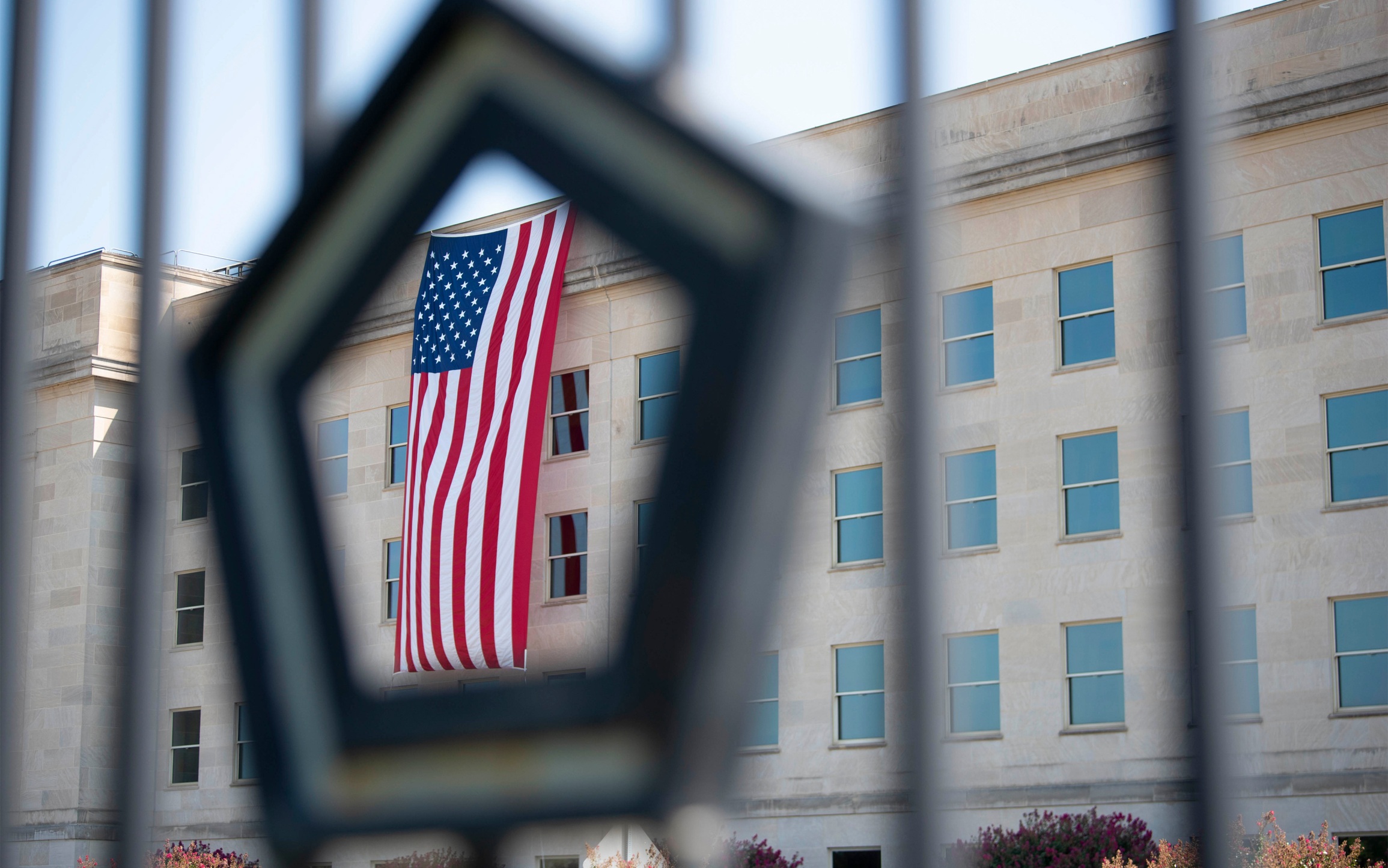 Американские СМИ не исключили отставки главы ФБР и министра армии США