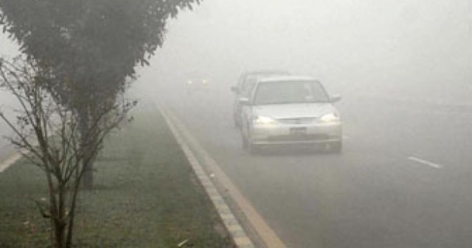 Дорожная полиция предупредила водителей о туманной погоде