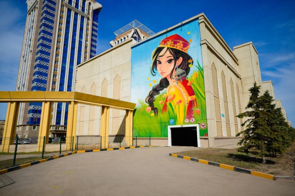 Фасад в Астане превратился в арт-объект