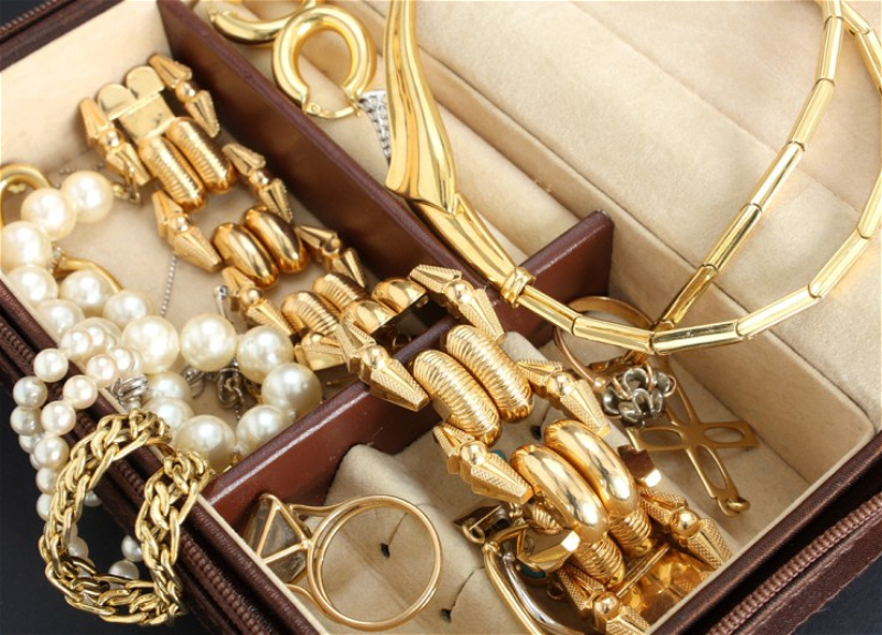 В Баку за мошенничество на 317 тыс. манатов задержаны двое мужчин