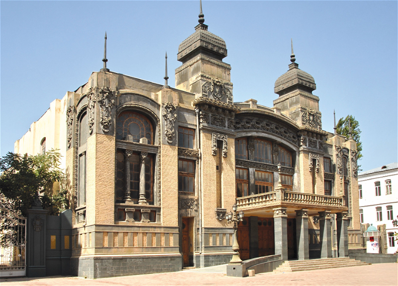 Театр оперы и балета ответил на обвинения уволенного народного артиста Эвеза Абдуллаева