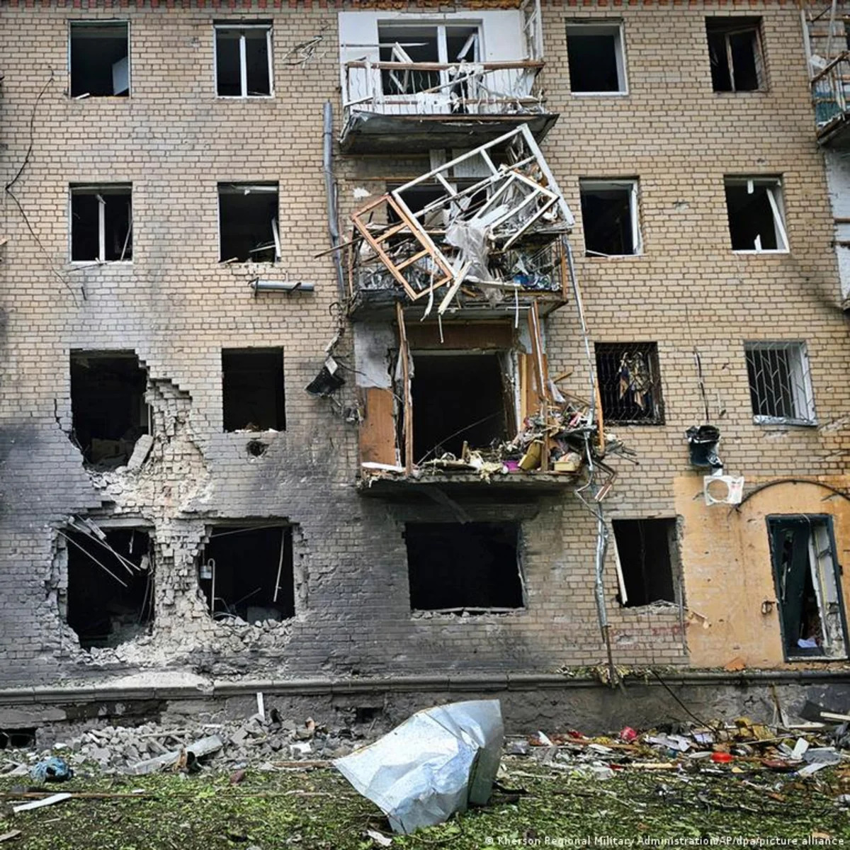 При ударах ВС РФ по Херсонской области погибли двое, пострадали 13 человек