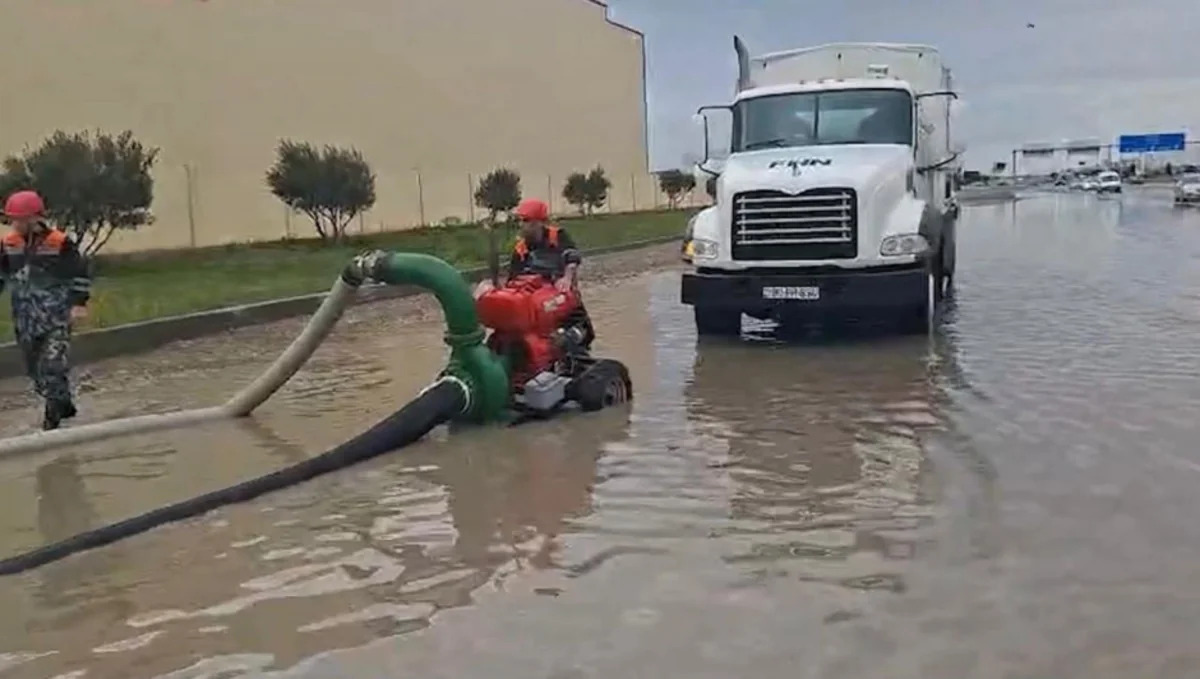 В Кешле эвакуированы 58 человек, в Баку продолжается очистка подтопленных территорий