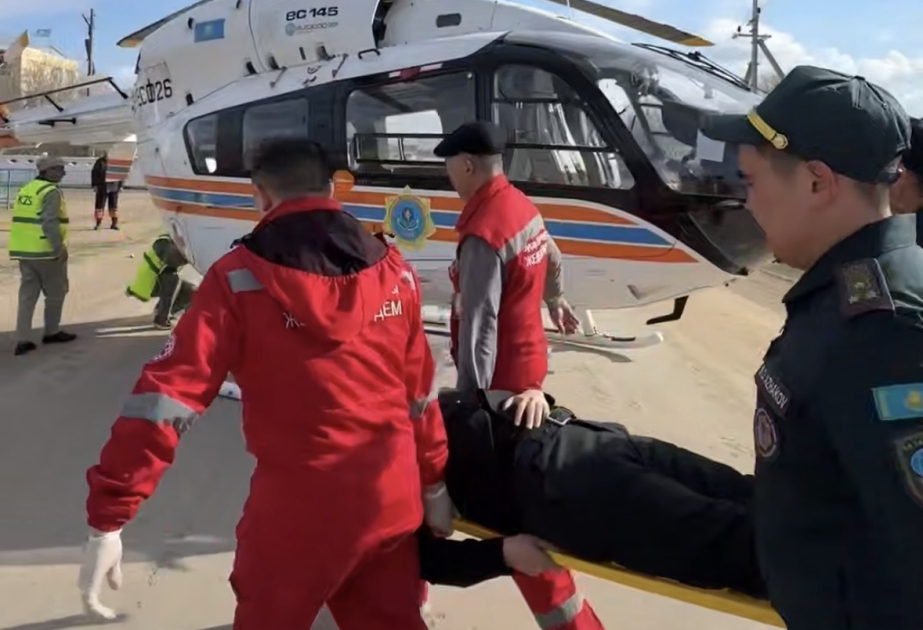 
Автобус с 50 пассажирами опрокинулся в Казахстане: задействован вертолет