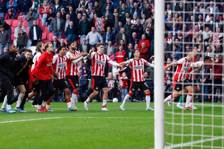 ПСВ в третий раз подряд стал чемпионом Нидерландов