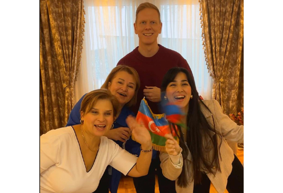 
Шведский блогер открыл для себя азербайджанскую кухню