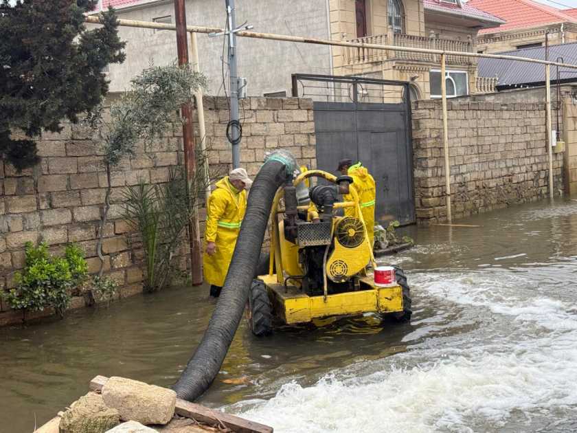 
Интенсивные дожди в Баку привели к последствиям: соответствующие структуры работают в усиленном режиме