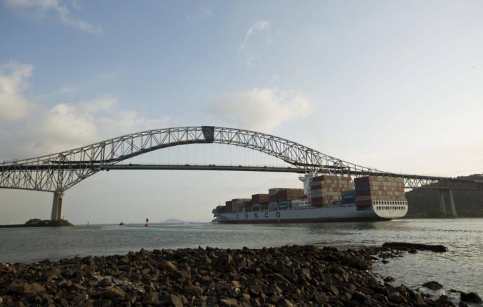 В Панаме при взрыве бензовозов у моста через Панамский канал погиб человек