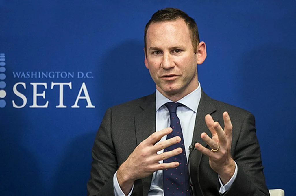 Люк Коффи назвал впечатляющим прогресс в восстановлении Карабаха