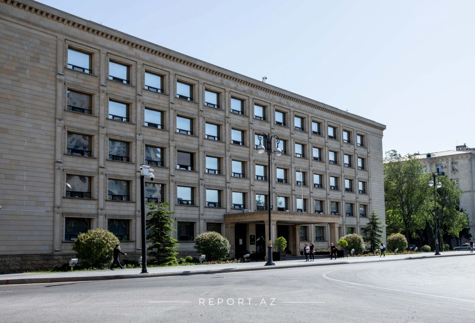 
В Азербайджане планируют внедрить удаленную легализацию документов для бизнеса